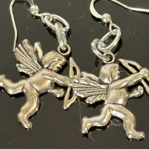 Cherub Angel Cupid Earrings Drop Dangle Silver Lightweight Baroque Gift Xmas - Picture 1 of 4